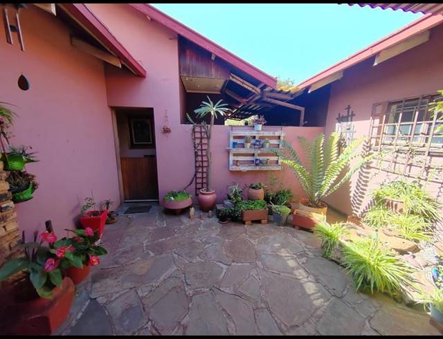 3 BEDROOM HOUSE FOR SALE IN THE ORCHARDS